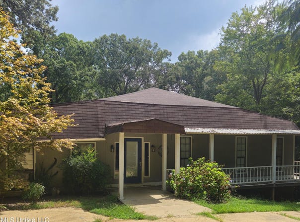 142 Mosley Drive, Pope, MS 38658