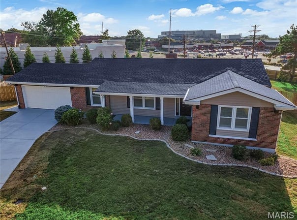 9 Pittsfield Court, Chesterfield, MO 63017