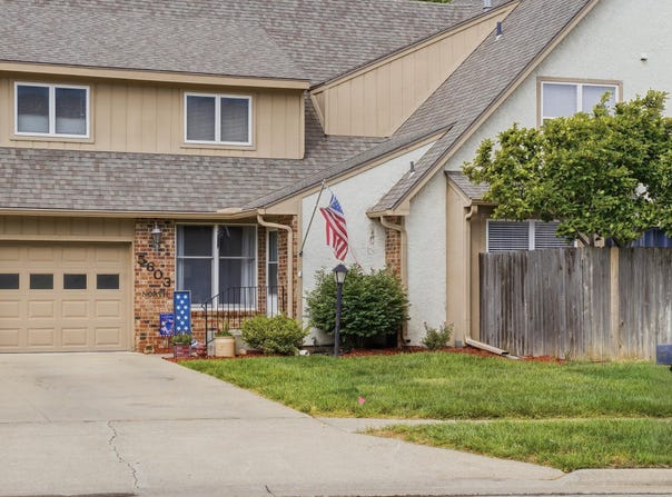 5603 SW Foxcroft North CIR, Topeka, KS 66614