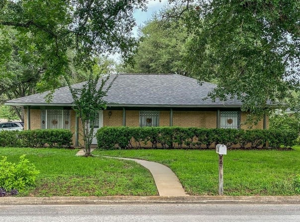 1092 South Holland Street, Bellville, TX 77418