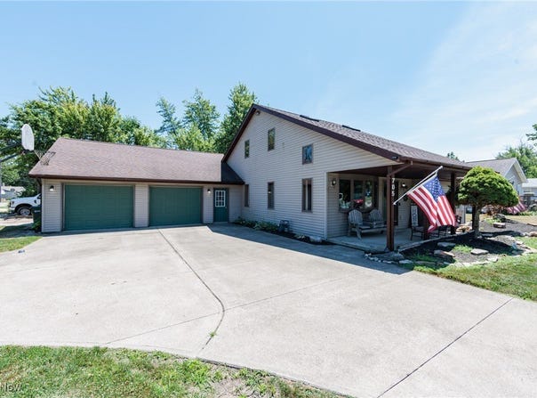 705 Idlewood Avenue, Sheffield Lake, OH 44054