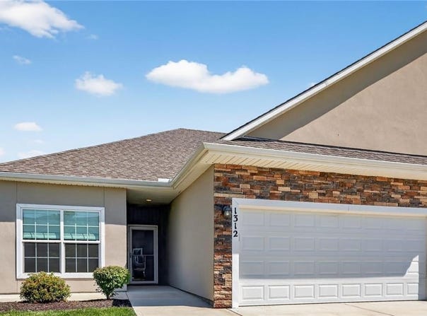 1312 Villa Lane, Louisburg, KS 66053