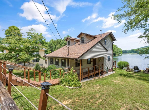 5805 Lakeshore Drive, Tallassee, TN 37878