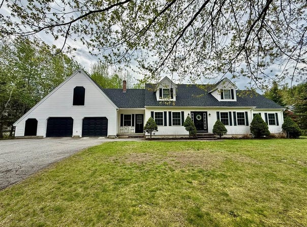 12 Surrey Lane, Hampden, ME 04444