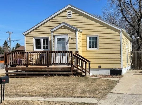 518 4th St NE, Rolla, ND 58367