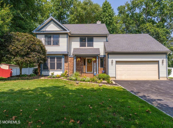 27 Oakland Road, Old Bridge, NJ 08857