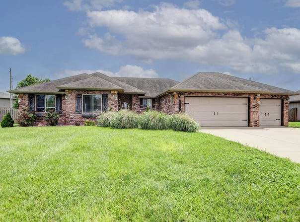 4528 Somerset Drive, Battlefield, MO 65619