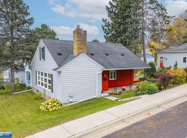 1002 Jones St, Eveleth, MN 55734