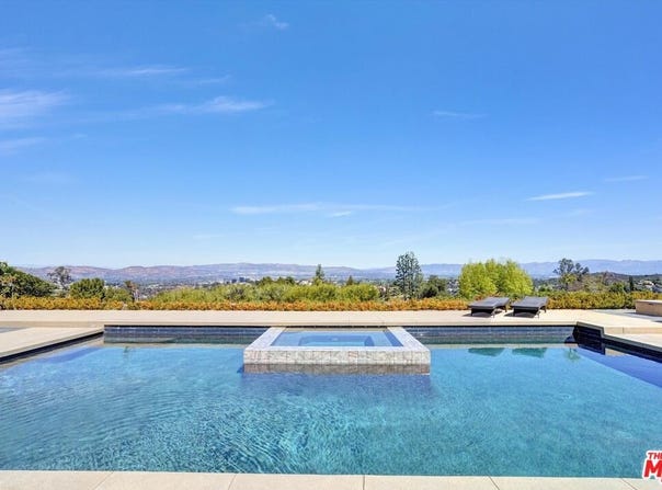 21749 Planewood Dr, Woodland Hills, CA 91364