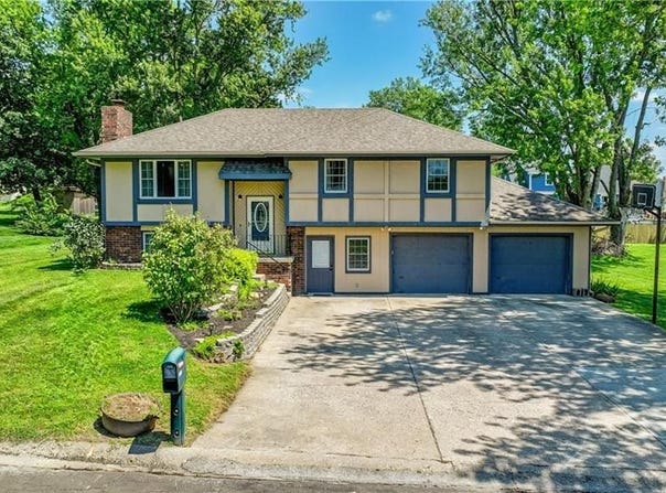 605 Benjamin Avenue, Gower, MO 64454