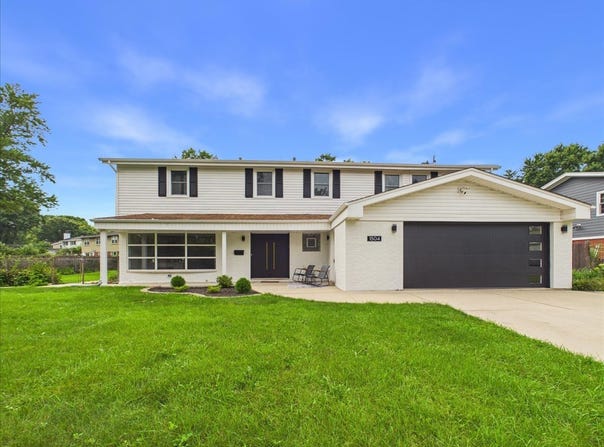 1504 Pfingsten Road, Glenview, IL 60025