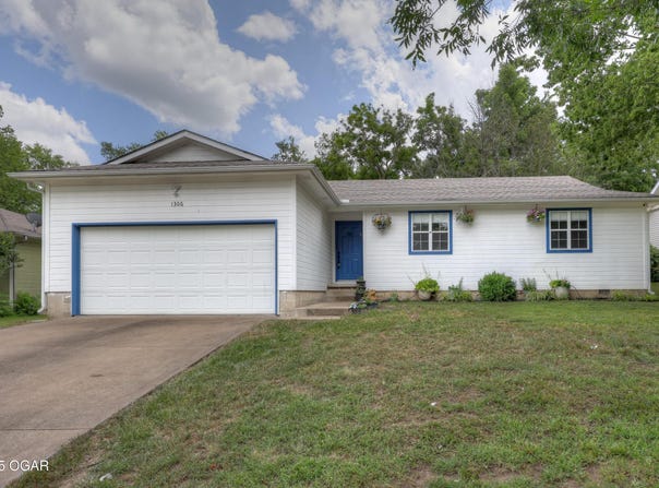 1306 Crow Street, Webb City, MO 64870