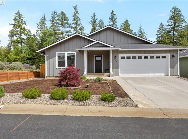 371 CEDAR, Cave Junction, OR 97523