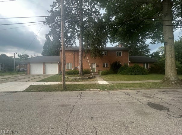 227 E College Street, Oberlin, OH 44074