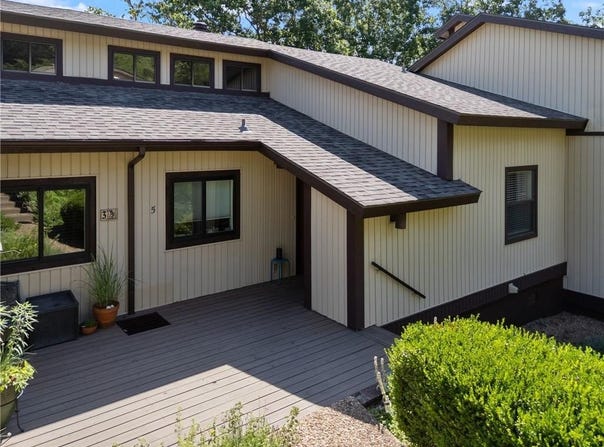 5 White Oak  LN, Holiday Island, AR 72631