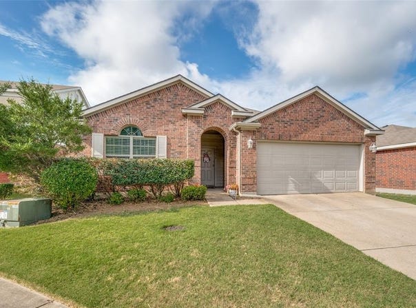 9016 Sagebrush Trail, Cross Roads, TX 76227