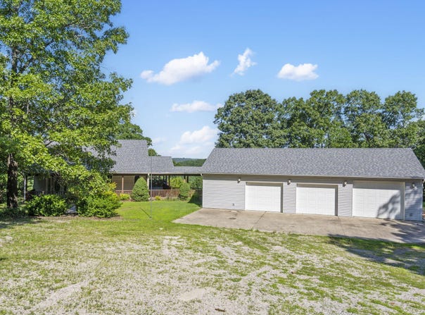 904 Arnold Road, Hollister, MO 65672