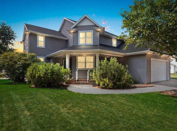321 E APPLE CREEK Road, APPLETON, WI 54913