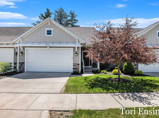 1026 Grosvenor Drive, Greenville, MI 48838