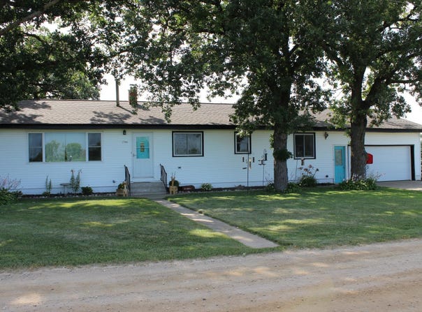 17960 Aaron Heights NW, Evansville, MN 56326
