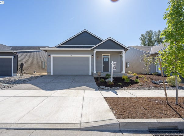 718 Tigerlily ST, Silverton, OR 97381