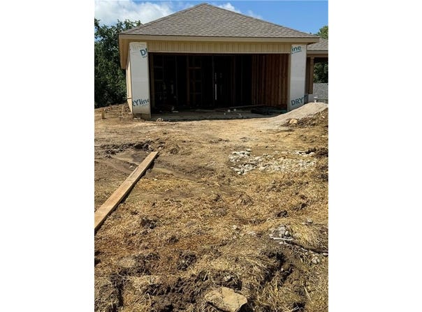 442 Park Hill Drive, Tonganoxie, KS 66086