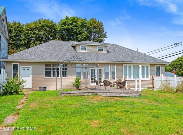 1 W Lehigh Street, Summit Hill, PA 18250