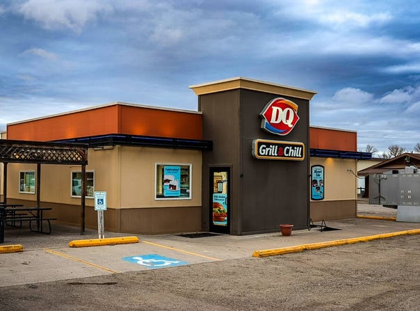 1290 Front St, Forsyth, MT 59327