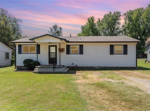 418 E Broadway Street, Blanchard, OK 73010