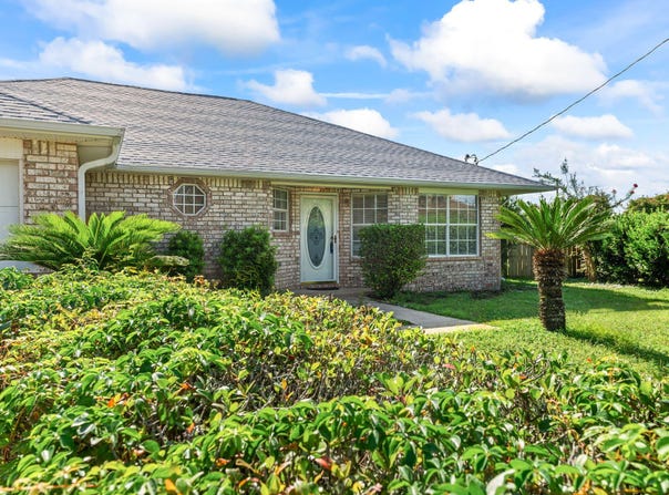 7252 Antoinette Circle, Navarre, FL 32566