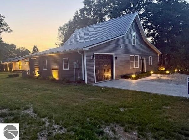 206 Joliet Avenue, Houghton Lake, MI 48629