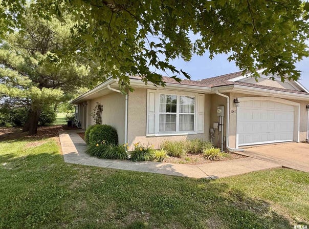 1041 HAWTHORN Ridge, Macomb, IL 61455
