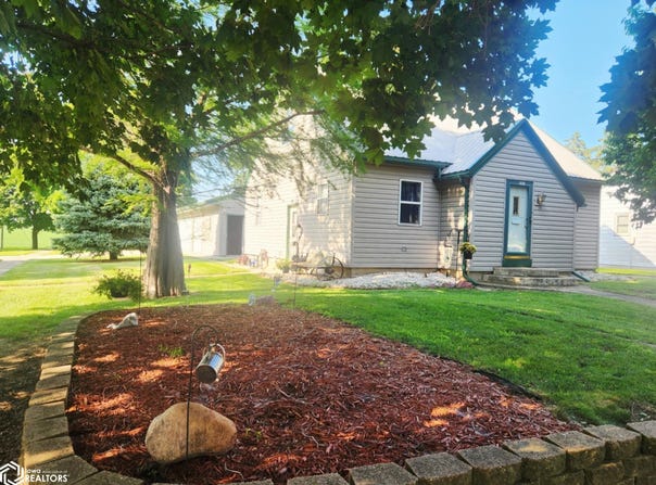 201 E 1st Avenue, Arthur, IA 51431