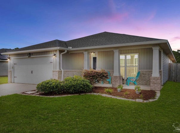 2440 Spur Ln, Gulf Breeze, FL 32563