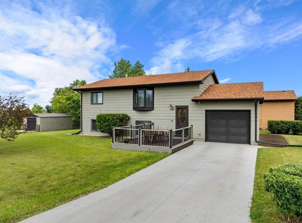 403 Pleasant Ave N, Surrey, ND 58785