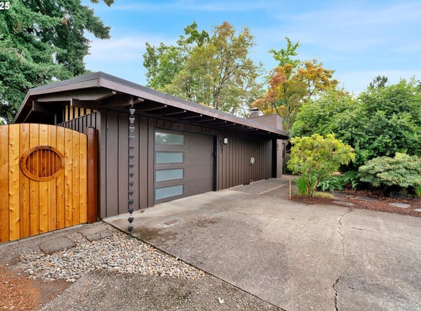 953 N VAN DUYN ST, Eugene, OR 97401