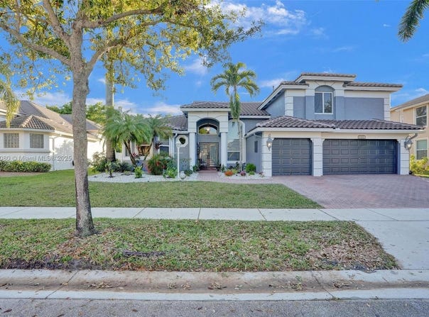 1322 NW 139th Ave, Pembroke Pines, FL 33028