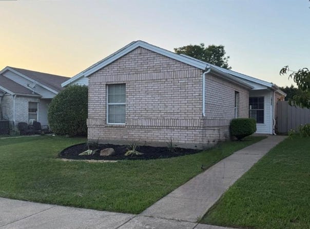 10255 Carolina Oaks Drive, Dallas, TX 75227