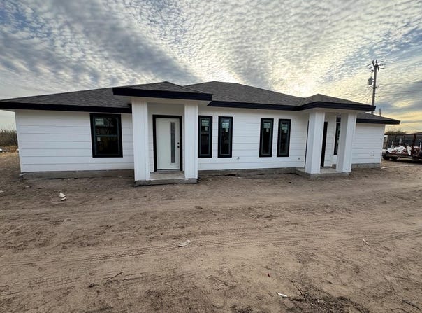 1990 Las Quintas Blvd, Eagle Pass, TX 78552
