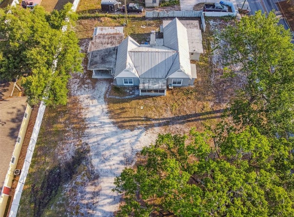 816 W COUNTRY CLUB DRIVE, TAMPA, FL 33612