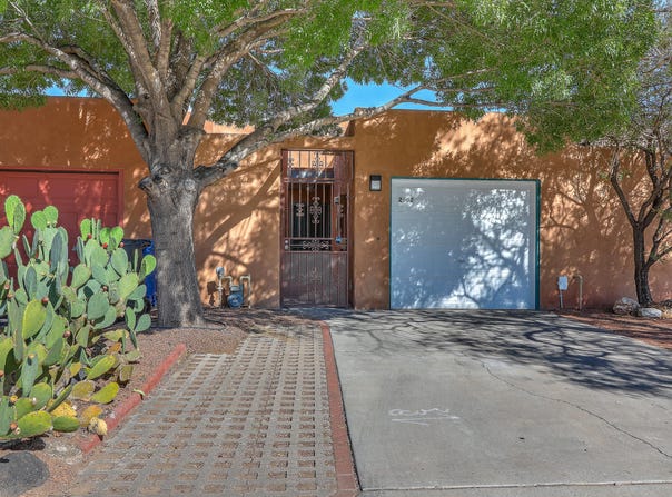 2602 Los Tomases Drive NW, Albuquerque, NM 87107