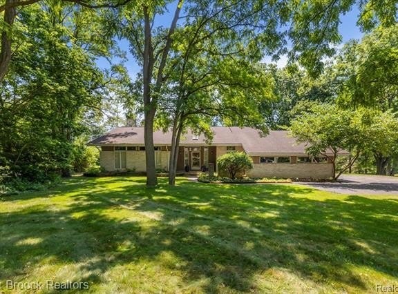 45167 9 Mile Road, Novi, MI 48167