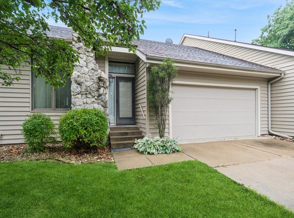1102 E Competine Street unit: 104, Knoxville, IA 50138