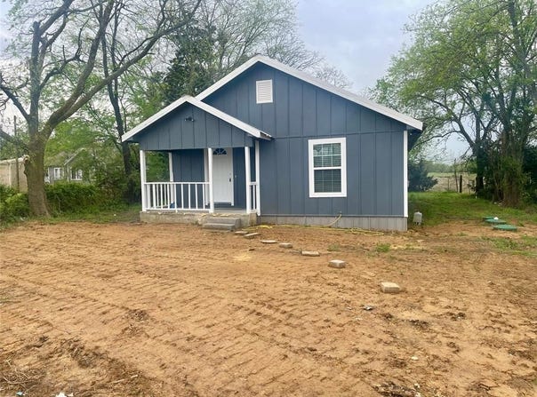 999 W Main Street, Como, TX 75431