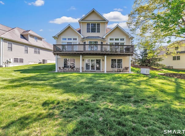 69 Jasmine Circle, Milford, CT 06461