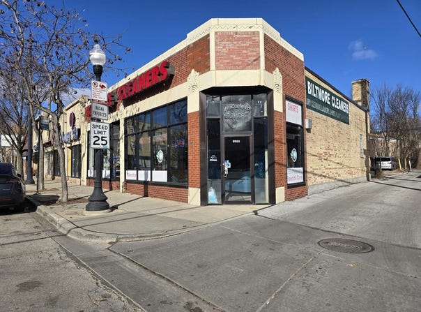 3214 W Bryn Mawr Avenue, Chicago, IL 60659