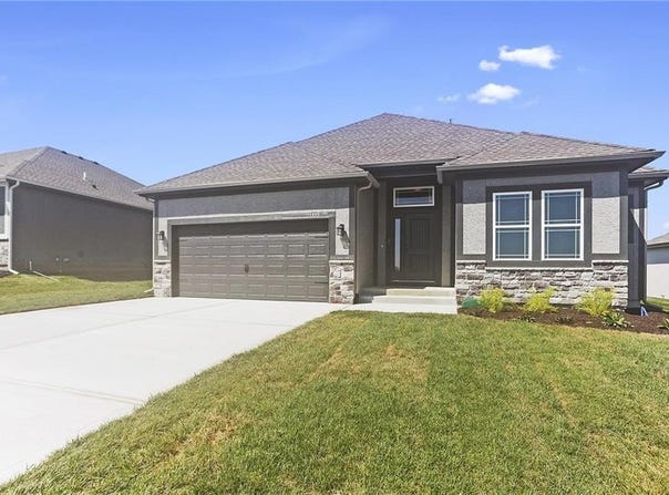 11457 N Auburndale Circle, Kansas City, MO 64157