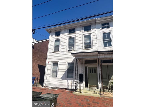 127 E BROAD STREET, BURLINGTON, NJ 08016