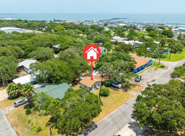 305 Broadway, ROCKPORT, TX 78382