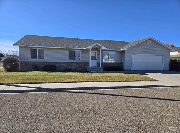 183 SW 18th St., Ontario, OR 97914
